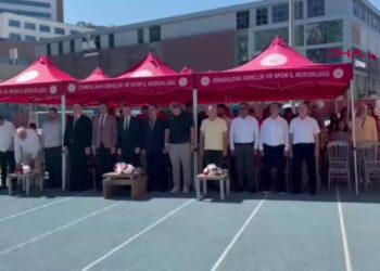 Öğrenciler, ürettikleri model uçak ve dronlarla gösteri yaptı