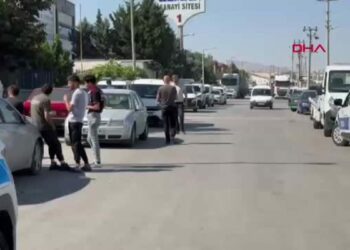 Borç nedeniyle birbirlerini bıçakladı: 2 yaralı