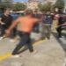 Esenler’de kendini yaralayıp bıçakla polislerin üzerine yürüyen şüpheli kamerada