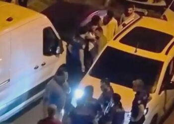 Bayrampaşa’da polisin 'dur' ihtarına uymayan şüpheliler kaçarken kaza yaptı: 1 gözaltı