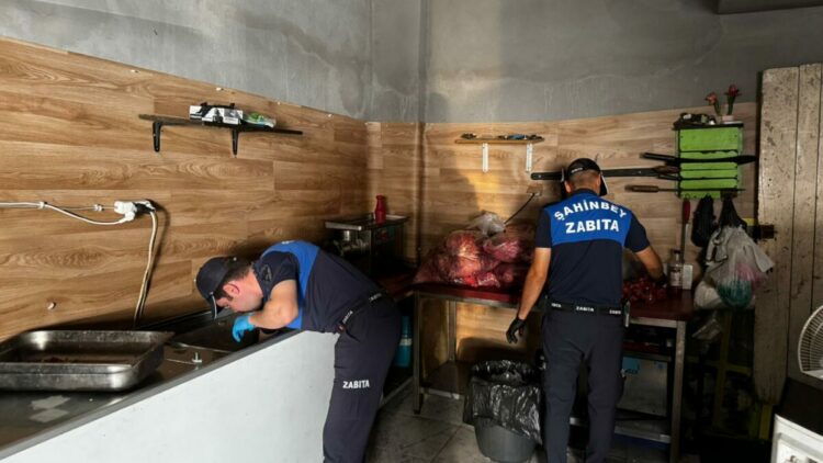 Gaziantep’te 500 kilo ciğer ve et imha edildi, işletme mühürlendi