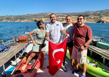 Tuna Tunca Catalina Kanalı'nı geçti