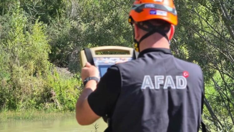 Kelkit Çayı'na düşen Esma Nur, yapay zeka destekli dronla aranıyor