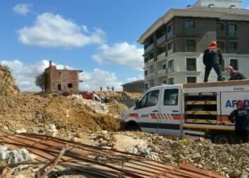 Başakşehir'de inşaat alanında toprak kayması -1