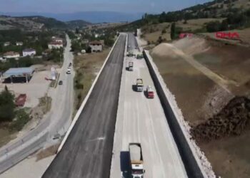 Karadeniz'i Akdeniz'e bağlayan dev projede 49 kilometrelik yolun en zorlu tüneli tamamlandı