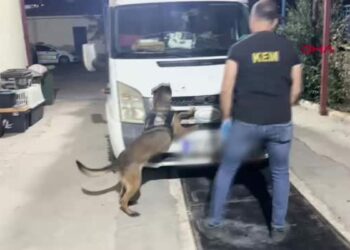 Minibüsteki valizde 7 kilo 400 gram skunk ele geçirildi; 2 tutuklama