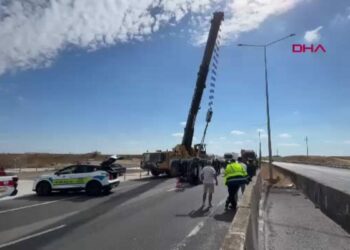 Refüje çarpan otomobil takla attı; sürücü yaralı