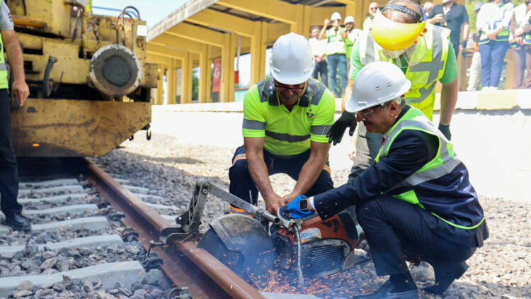 Adapazarı’nda tren hattının yer altına alınması projesinde ilk ray söküldü