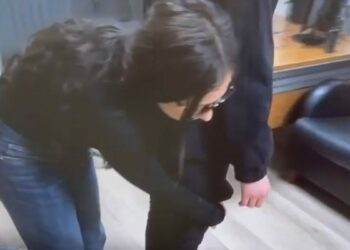 Tuğyan’ın annesi Güllü’yü attığını öne sürüp, olay anını uygulamalı anlattı