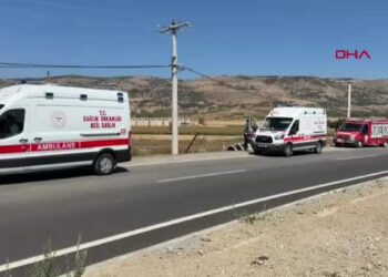Hafif ticari araç beton duvara çarptı; 1’i ağır, 3 yaralı