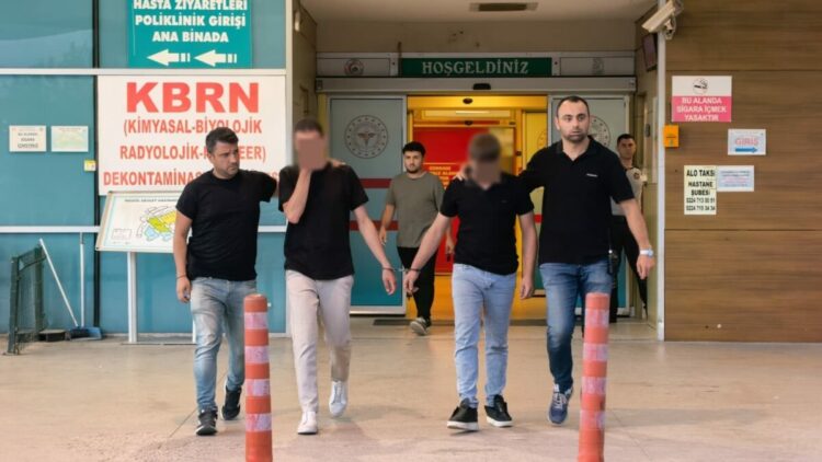 Telefonla aradıkları kadının 1,5 milyon TL’lik altınını alıp dolandıran şüpheliler yakalandı