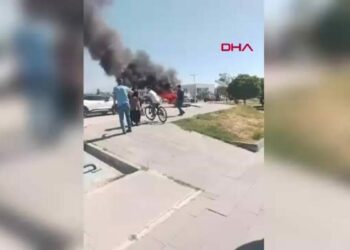 Hastane çıkışında çiftin otomobili yandı, güvenlik görevlileri alevleri söndürdü