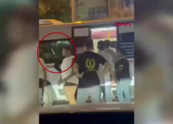 Dolmuşta bir kişinin darbedildiği anlar kamerada