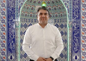 Yazdığı kitapla gençleri camide buluşturdu