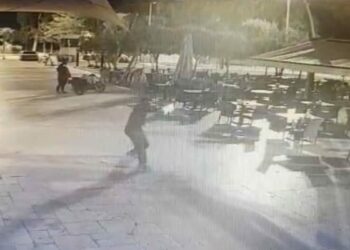 Belediyenin kafesine silahlı saldırı kamerada