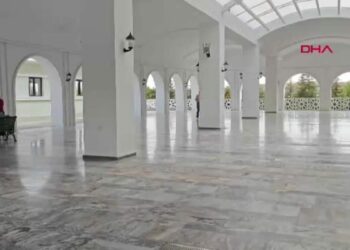Kazada ölen 3 yaşındaki Elif, toprağa verildi