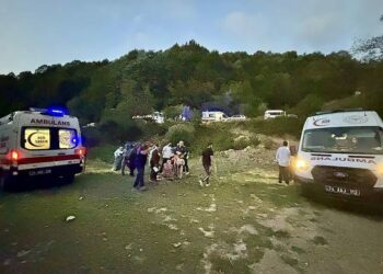 Bartın'da patpat devrildi: 1'i ağır 8 yaralı