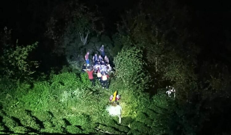 Rize’de kamyonet uçuruma yuvarlandı; ağabey ve kardeşi öldü, 1 kişi yaralandı