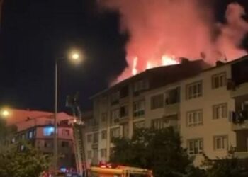 Ankara'da bir binanın çatısında çıkan yangın söndürüldü