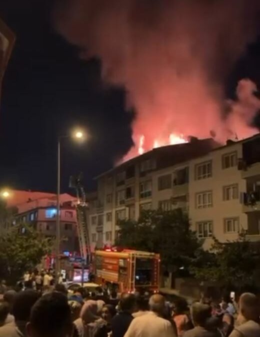 Ankara'da bir binanın çatısında çıkan yangın söndürüldü