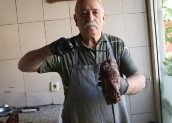 62 yıldır tandır kebabı geleneğini yaşatıyor