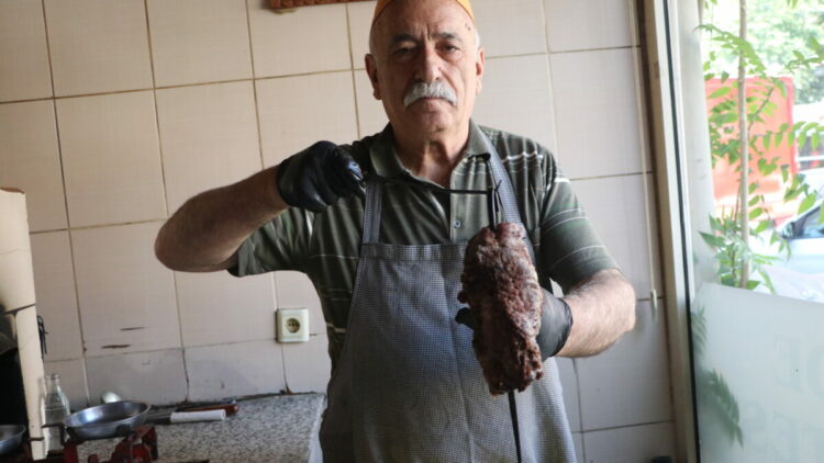 62 yıldır tandır kebabı geleneğini yaşatıyor
