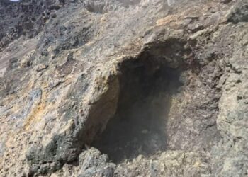 Tendürek Dağı'nın kraterine indiler: Adeta cehennem çukuru gibi