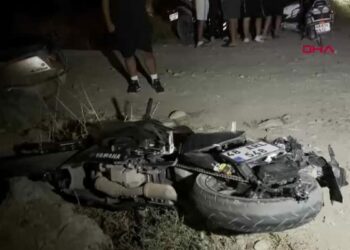 Otomobille çarpışan motosikletteki 2 kişi öldü