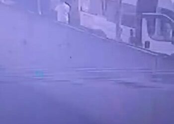 Arnavutköy'de servis şoförünün öldürüldüğü silahlı kavga kamerada