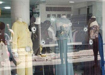 Adana'da giyim mağazasına silahlı saldırı