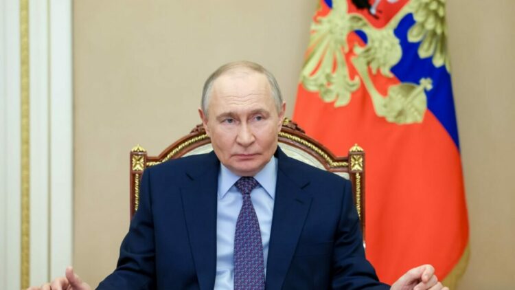 Putin'den Kiev'e yönelik saldırıları 3 gün durdurma talimatı