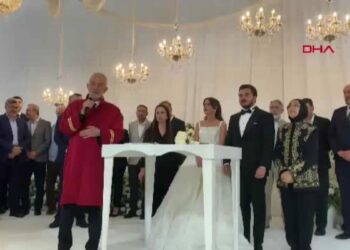 Belediye başkanı oğlunun nikahını kıydı