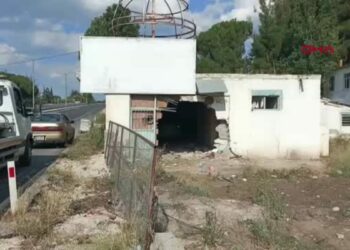 Otomobil su dolum tesisine girdi: 3 yaralı