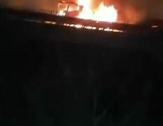 Ankara'da hareket halindeki TIR alev alev yandı