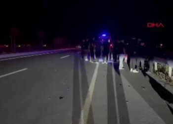 Çevre yolunda yarışırken çarpışan motosikletlerin sürücüleri yaralandı