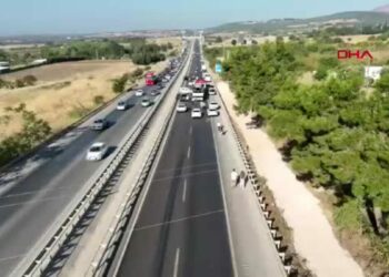 Deposu delinen TIR’dan dökülen mazot zincirleme kazaya yol açtı; 4 yaralı /Haber ve görüntü eklendi