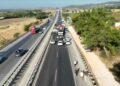 Deposu delinen TIR’dan dökülen mazot zincirleme kazaya yol açtı; 4 yaralı