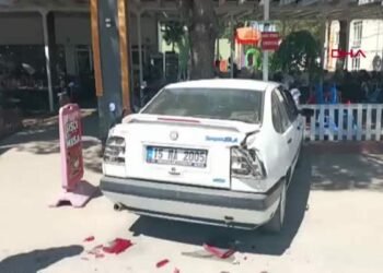 Traktörle 5 araç ile 2 ATM'ye çarptı; 127 bin lira ceza uygulandı