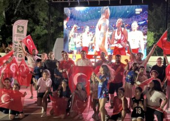 Filenin Sultanları’nın zaferi Osmaniye’de dev ekrandan izlendi