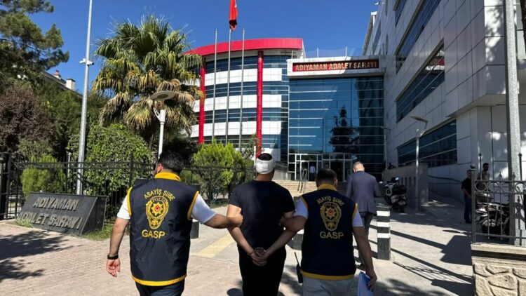 Sevgilisini darbederken araya giren kişiyi bıçaklayan şüpheli yakalandı