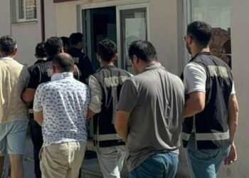 Yurt dışına kaçmaya çalışan FETÖ şüphelileri teknede yakalandı