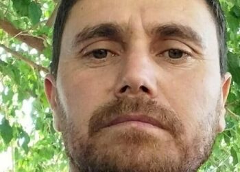 Otomobil refüje çarptı: 2 ölü