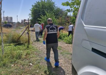 Otomobille takip eden husumetlisi tarafından tabancayla vurularak öldürüldü