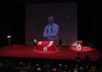 Serhat Kılıç için Harbiye Muhsin Ertuğrul Sahnesi'nde anma töreni yapıldı