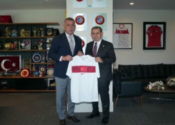 Dursun Özbek'ten, TFF Başkanı Hacıosmanoğlu'na ziyaret