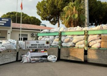 Mersin’de 50 milyon TL’lik kaçak giyim operasyonu