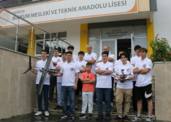 Samsun’da öğrenciler, liseler seviyesinde tek olan insansız hava aracı tasarladı