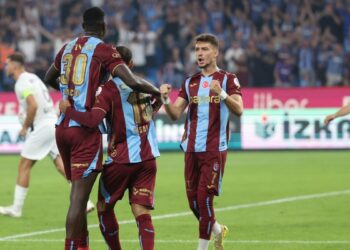 Ernest Muçi takımının skor yükünü üstlenmeye devam ediyor