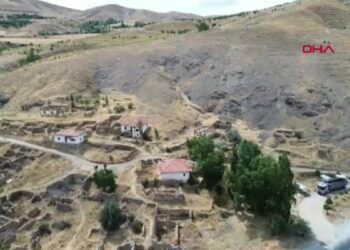 Göç nedeniyle terk edilen köyde yalnızca bir aile yaşıyor