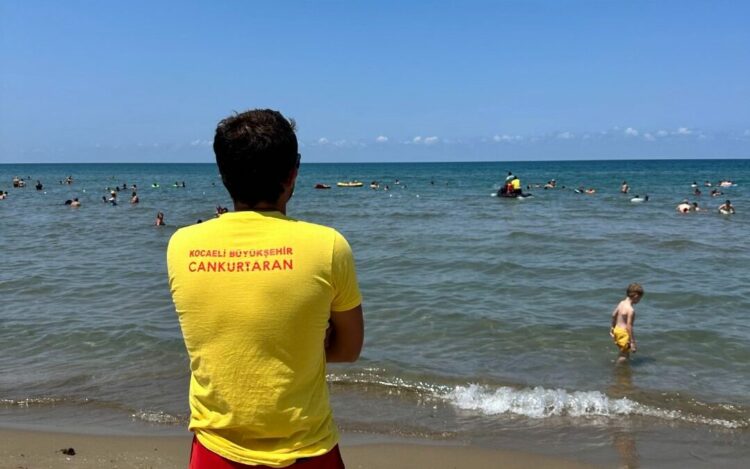 Kocaeli sahillerinde boğulma tehlikesi geçiren 527 kişi kurtarıldı